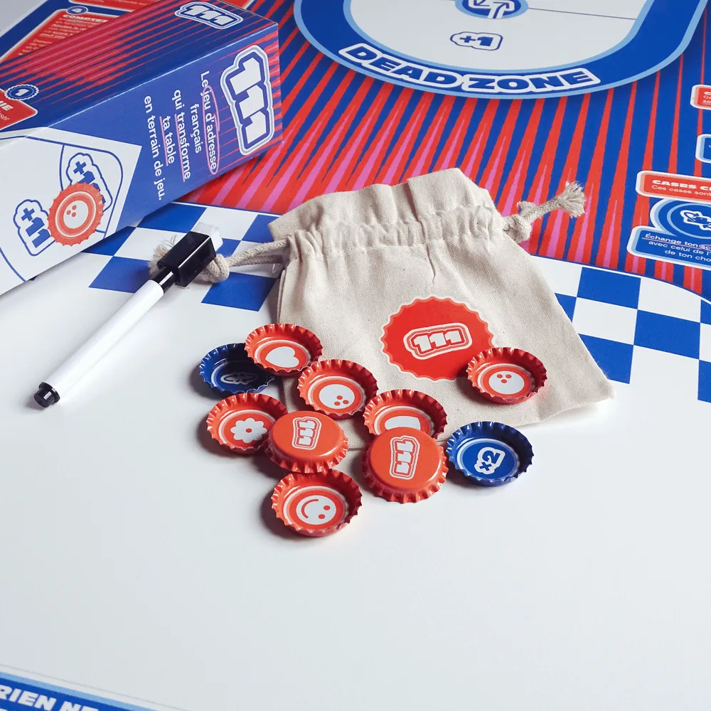 Comme des capsules de bières, les capsules de jeu 111 servent de jetons pour le jeu d'adresse et de précision Le 111. Les équipes Smiley, Fleur, Coeur et Bowling sont imprimées à l'intérieur de ces capsules pour différencier les équipes.